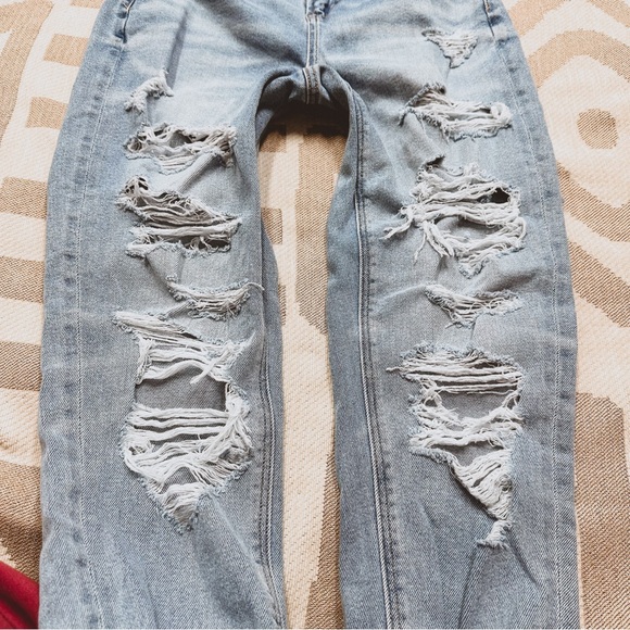 AE mom Jean stretch heavily distressed light wash 0 short - Picture 2 of 6